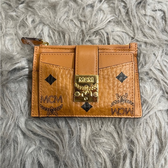 MCM Camera Bag in Visetos Original and Tracy Zip Card Case in Visetos Bundle - Picture 5 of 8